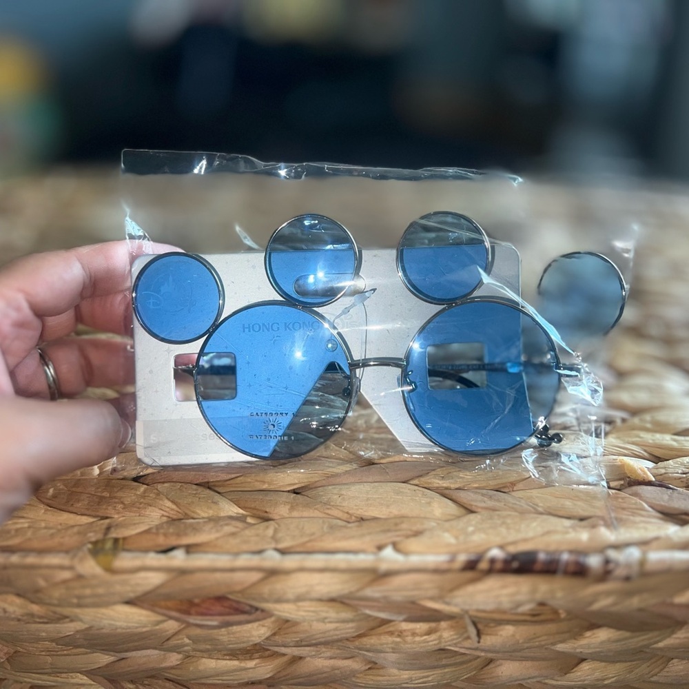 Hong Kong Disney Exclusive- NEW Mickey Mouse Sunglasses (Blue Lens) - Picture 2 of 4